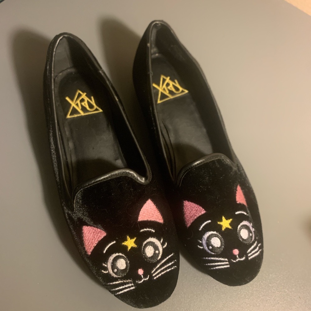 YRU luna flats